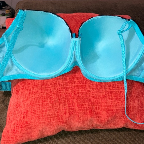 Bright blue and black fits like a 38D not sure of the brand. NEW WITHOUT TAGS - Picture 3 of 6